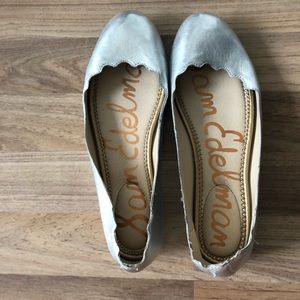 Sam Edelman Silver Scalloped Edge Flats in Excellent Condition US 7